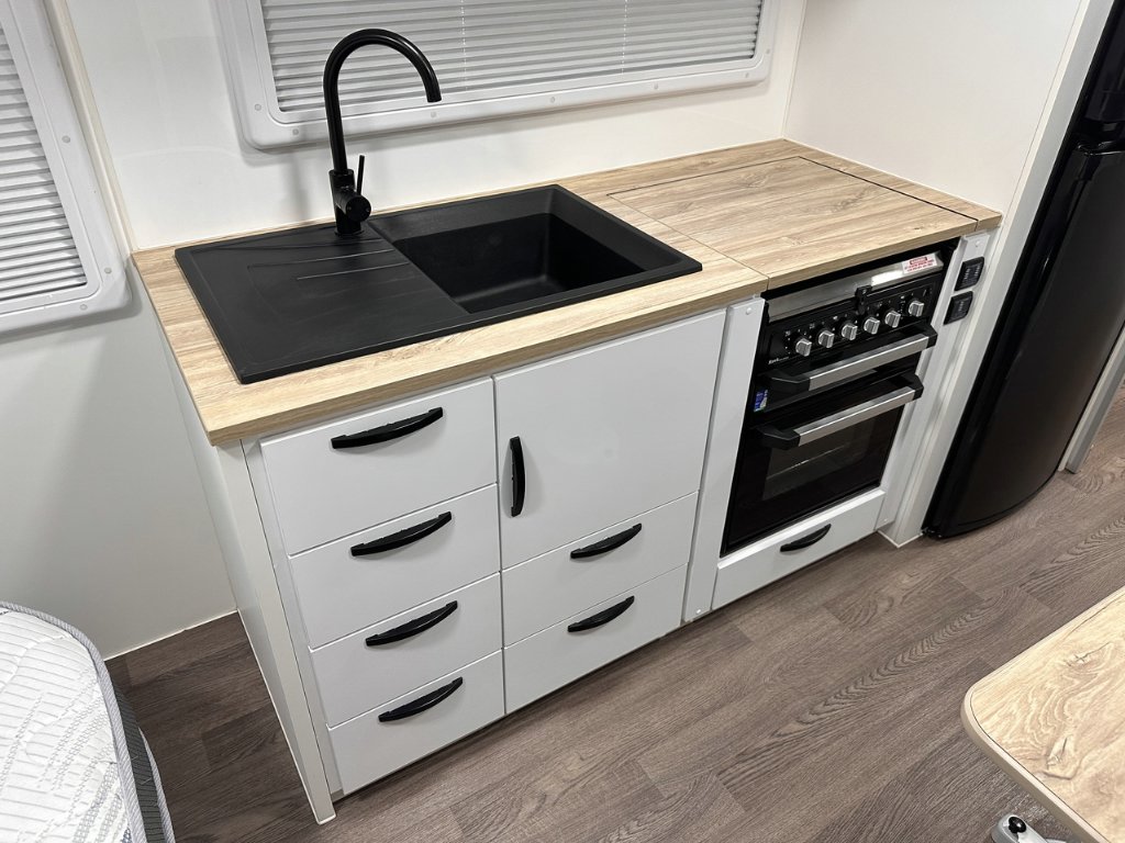 USED 2023 LEADER CARAVANS GOLD LE CARAVAN 2 AXLE