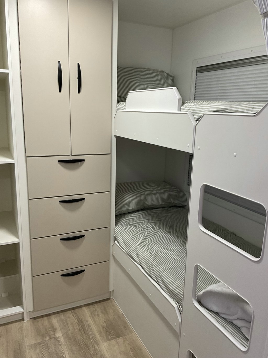 NEW 2025 SUPREME ECLIPSE SUNRAY CARAVAN 2 AXLE