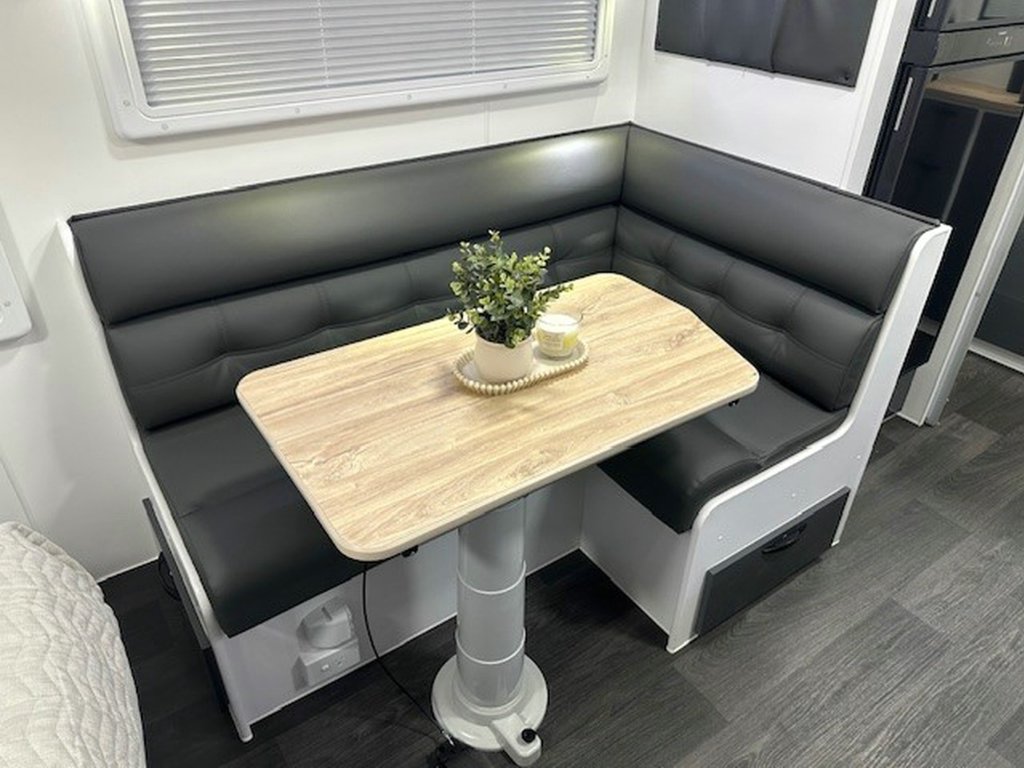 NEW 2025 SUPREME CLASSIC TOURER CARAVAN 1 AXLE