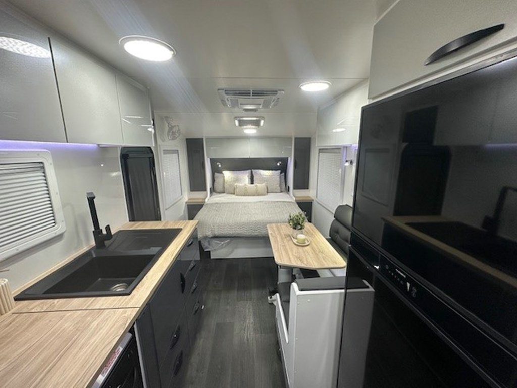 NEW 2025 SUPREME CLASSIC TOURER CARAVAN 1 AXLE