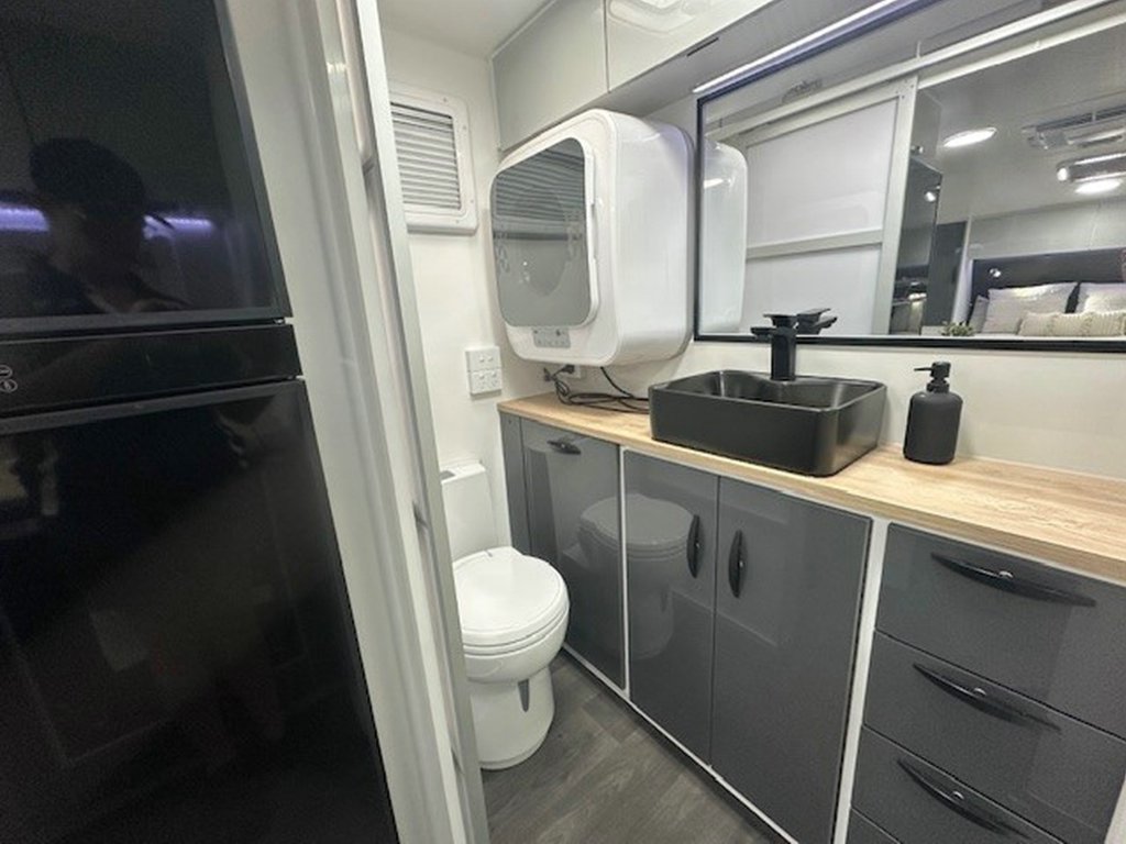 NEW 2025 SUPREME CLASSIC TOURER CARAVAN 1 AXLE