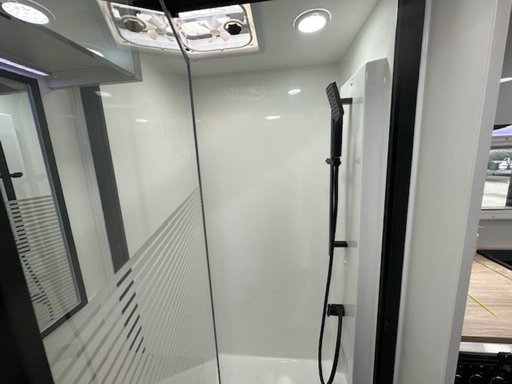 NEW 2025 SUPREME CLASSIC TOURER CARAVAN 1 AXLE