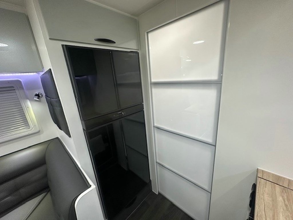 NEW 2025 SUPREME CLASSIC TOURER CARAVAN 1 AXLE