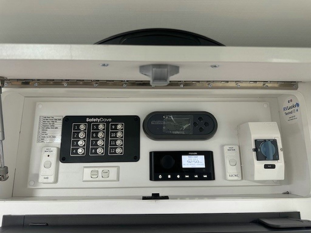 NEW 2025 SUPREME CLASSIC TOURER CARAVAN 1 AXLE