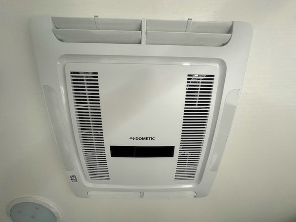 NEW 2025 SUPREME CLASSIC TOURER CARAVAN 1 AXLE