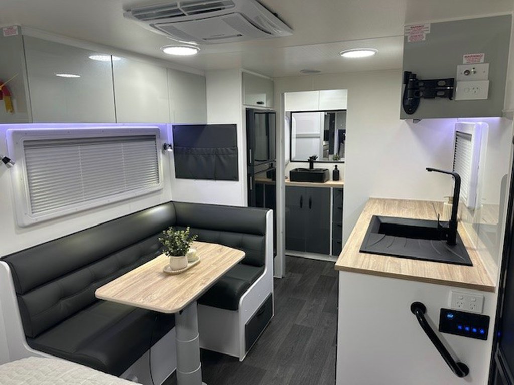 NEW 2025 SUPREME CLASSIC TOURER CARAVAN 1 AXLE