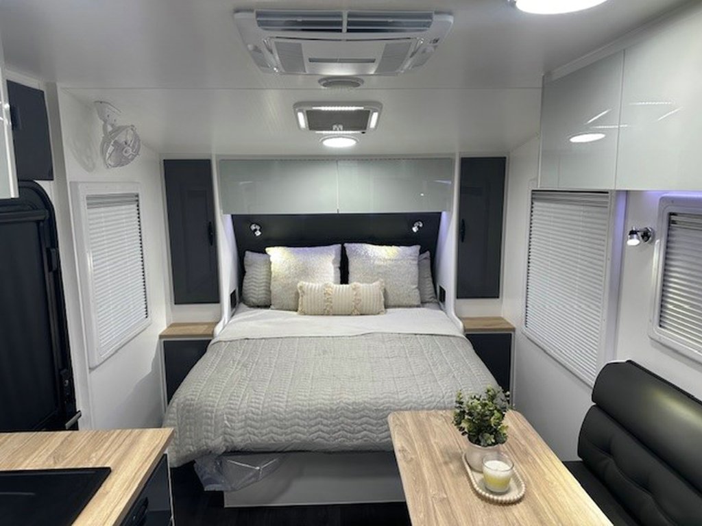 NEW 2025 SUPREME CLASSIC TOURER CARAVAN 1 AXLE