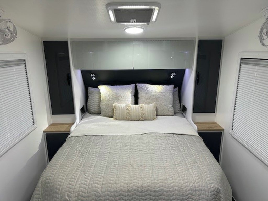 NEW 2025 SUPREME CLASSIC TOURER CARAVAN 1 AXLE