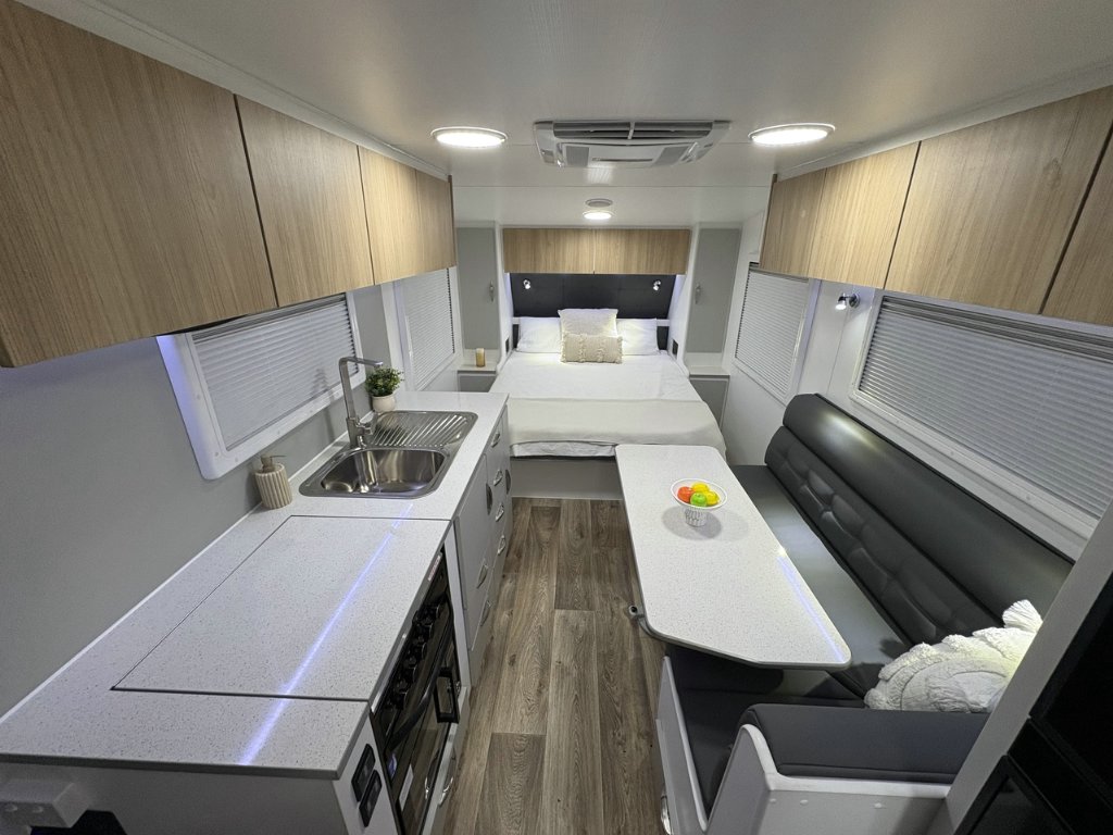 NEW 2026 SUPREME CLASSIC TOURER CARAVAN 2 AXLE