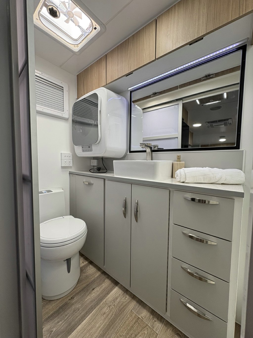 NEW 2026 SUPREME CLASSIC TOURER CARAVAN 2 AXLE