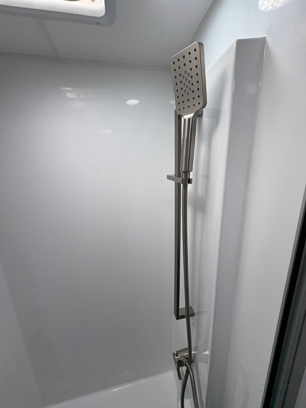 NEW 2026 SUPREME CLASSIC TOURER CARAVAN 2 AXLE