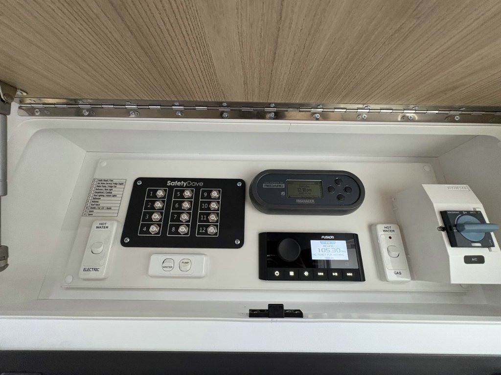 NEW 2026 SUPREME CLASSIC TOURER CARAVAN 2 AXLE