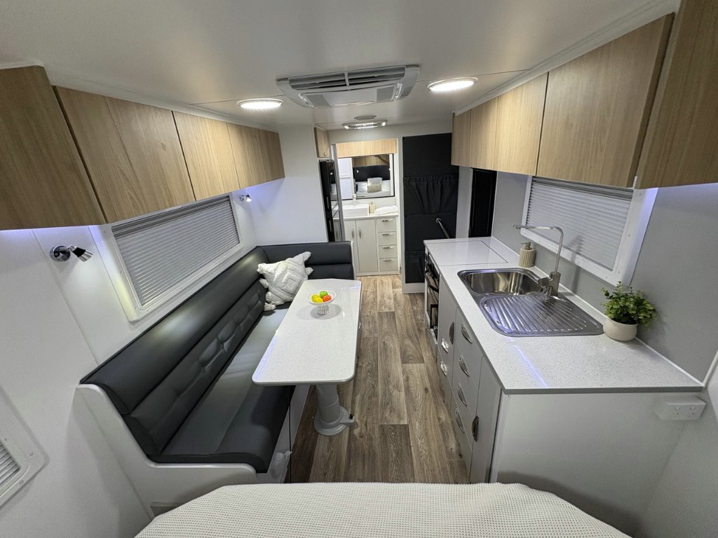 NEW 2026 SUPREME CLASSIC TOURER CARAVAN 2 AXLE