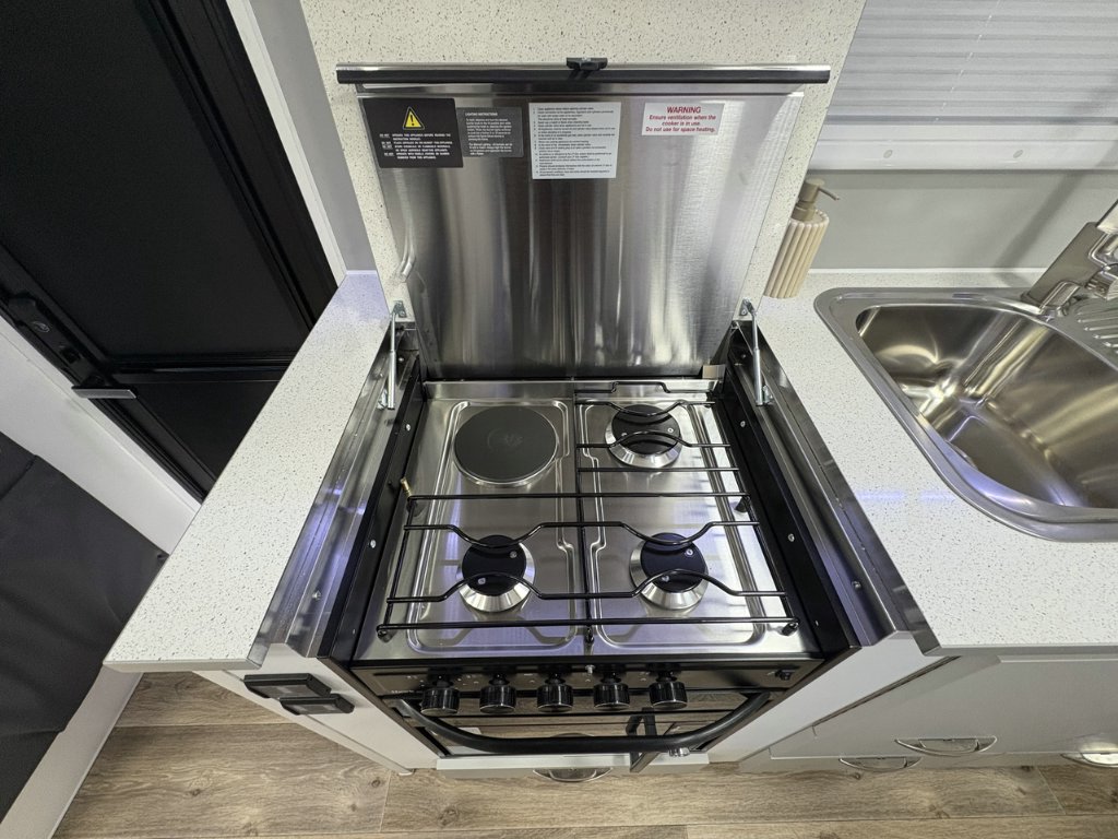 NEW 2026 SUPREME CLASSIC TOURER CARAVAN 2 AXLE