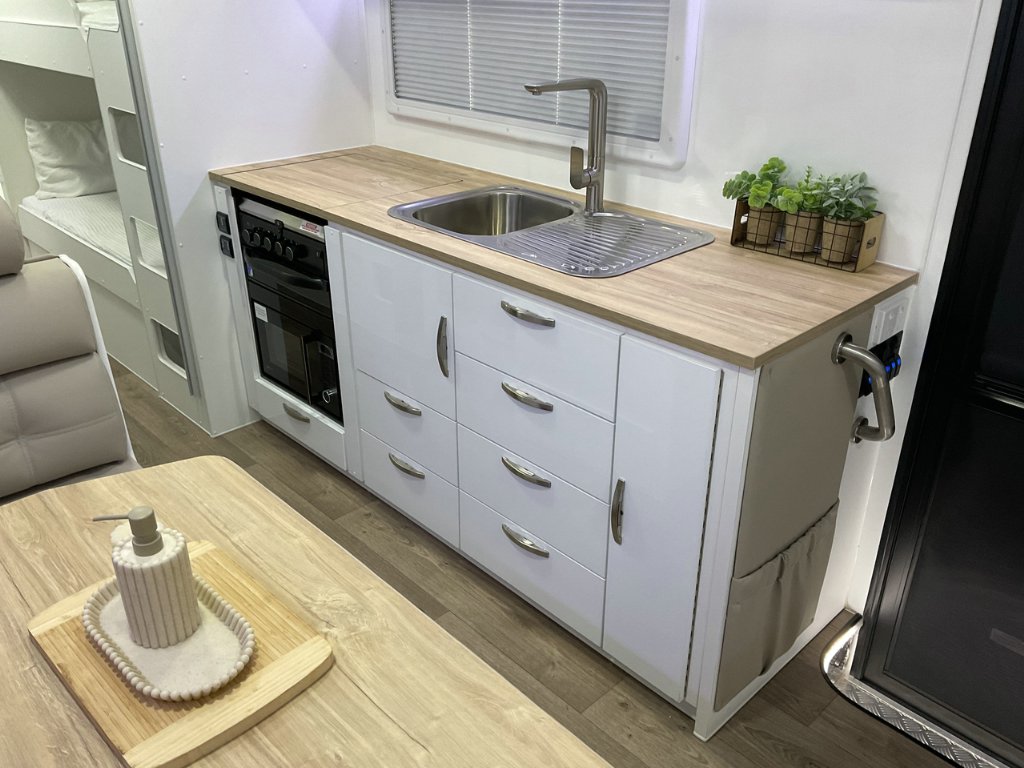 NEW 2026 LEADER CARAVANS GOLD LE CARAVAN 2 AXLE