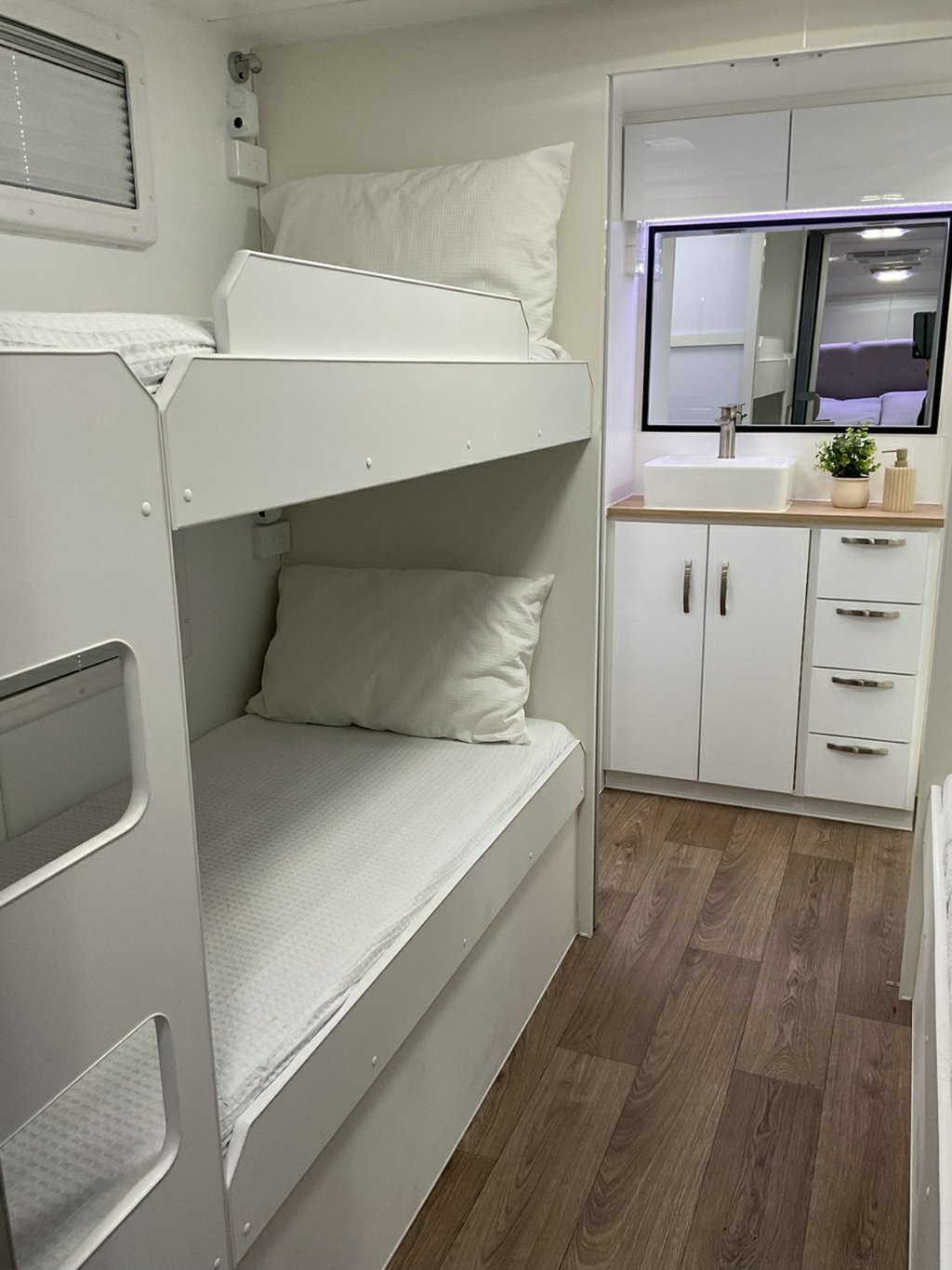 NEW 2026 LEADER CARAVANS GOLD LE CARAVAN 2 AXLE