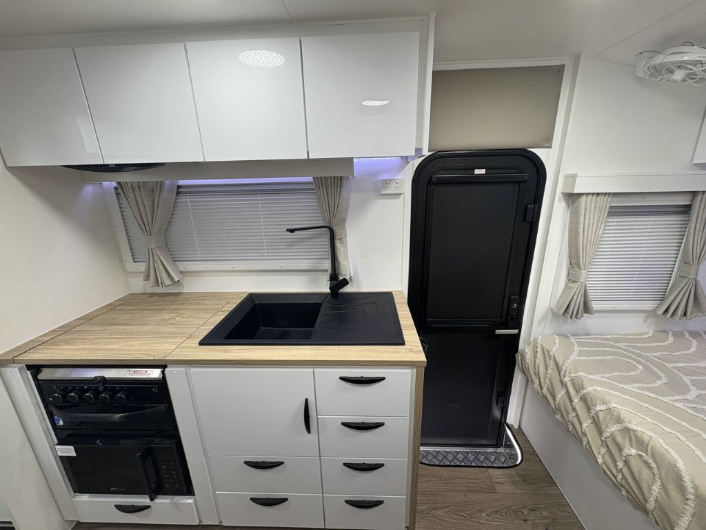 NEW 2026 SUPREME TERRITORY CARAVAN 1 AXLE