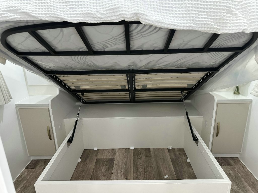 NEW 2026 SUPREME EXECUTIVE CARAVAN 2 AXLE