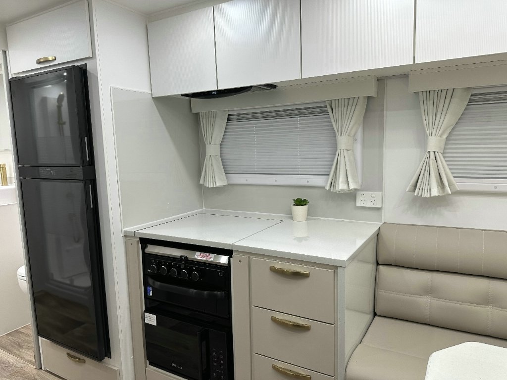 NEW 2026 SUPREME EXECUTIVE CARAVAN 2 AXLE