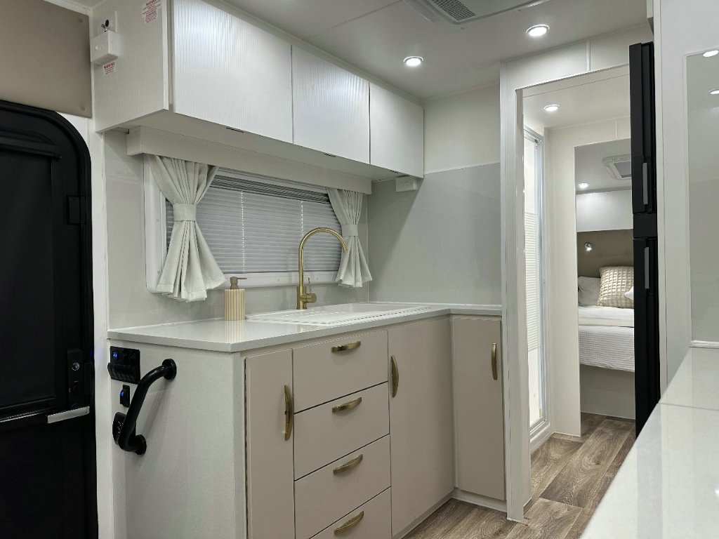 NEW 2026 SUPREME EXECUTIVE CARAVAN 2 AXLE