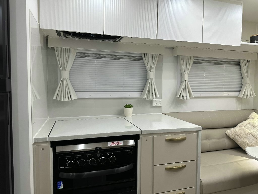 NEW 2026 SUPREME EXECUTIVE CARAVAN 2 AXLE