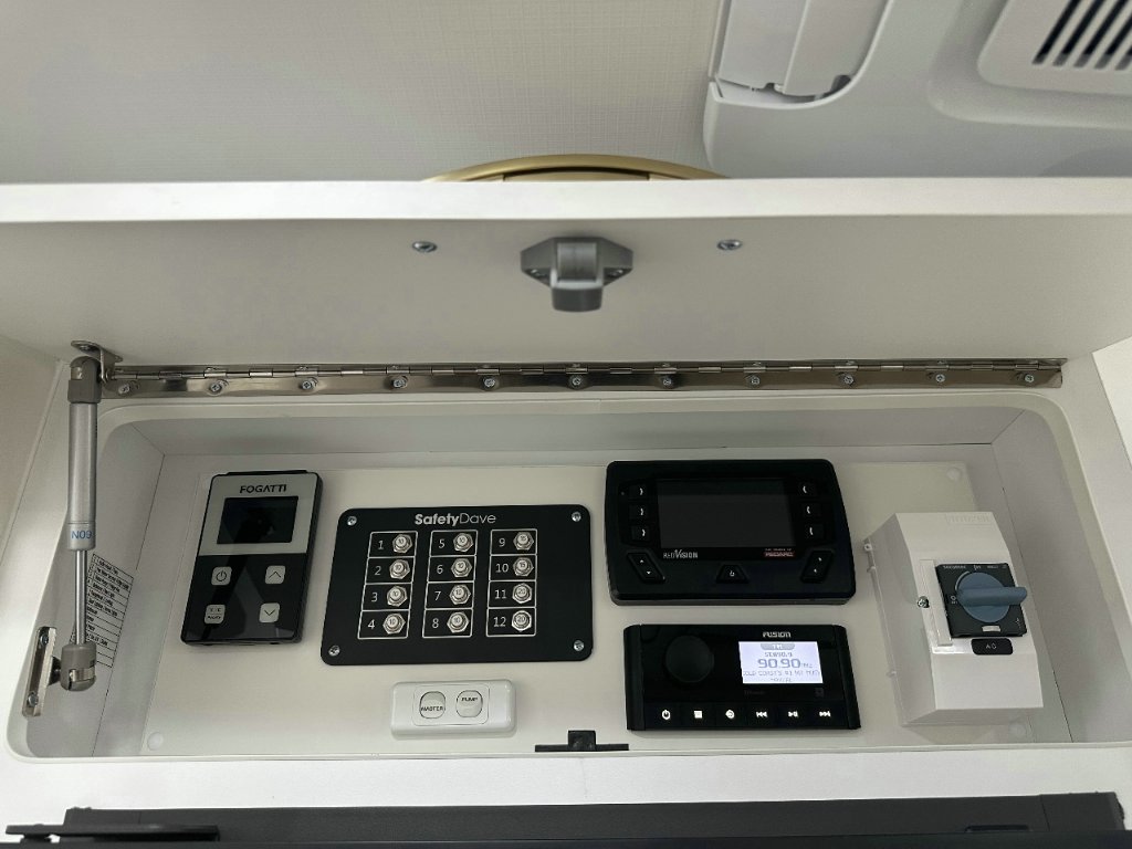 NEW 2026 SUPREME EXECUTIVE CARAVAN 2 AXLE