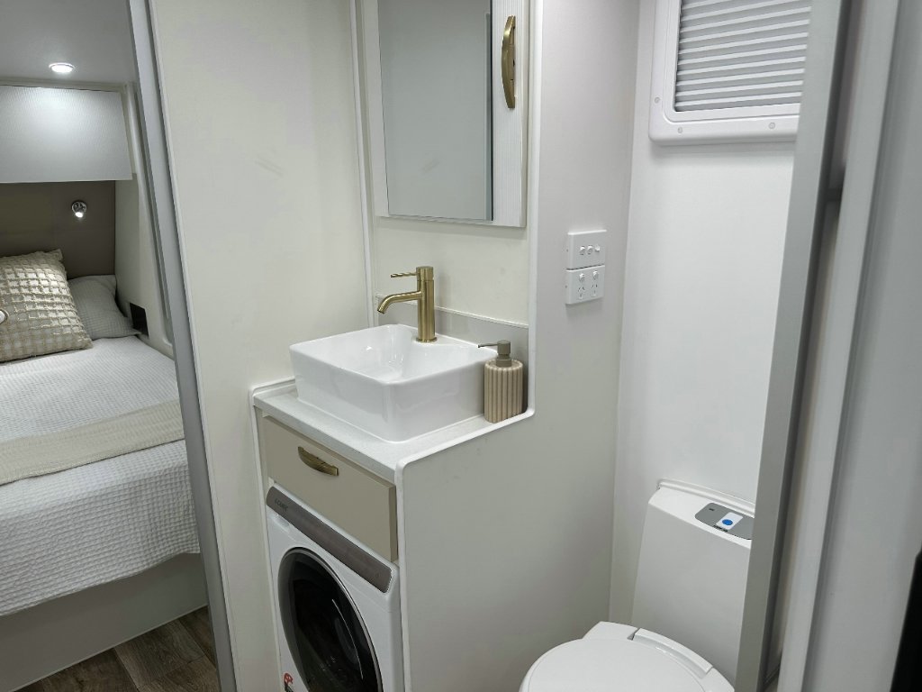 NEW 2026 SUPREME EXECUTIVE CARAVAN 2 AXLE