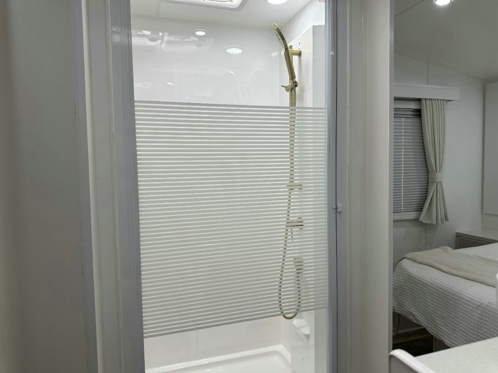 NEW 2026 SUPREME EXECUTIVE CARAVAN 2 AXLE