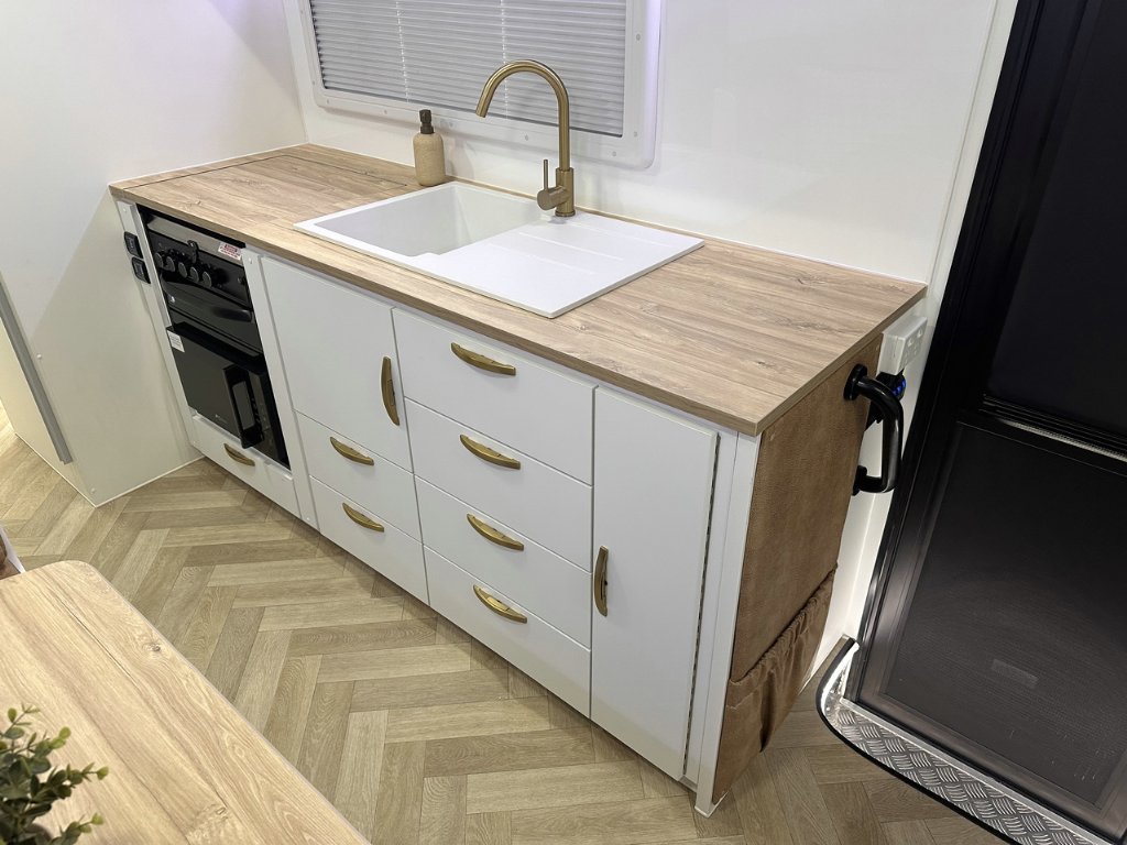 NEW 2026 LEADER CARAVANS GOLD LE CARAVAN 2 AXLE