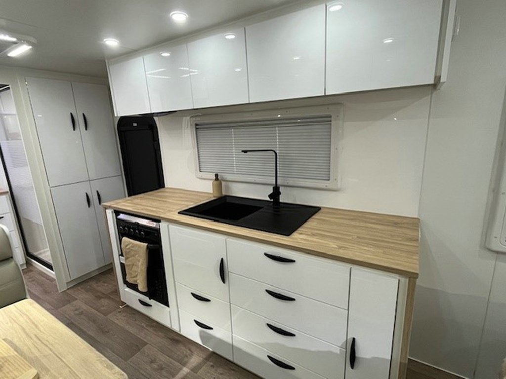 NEW 2026 SUPREME EXECUTIVE CARAVAN 2 AXLE