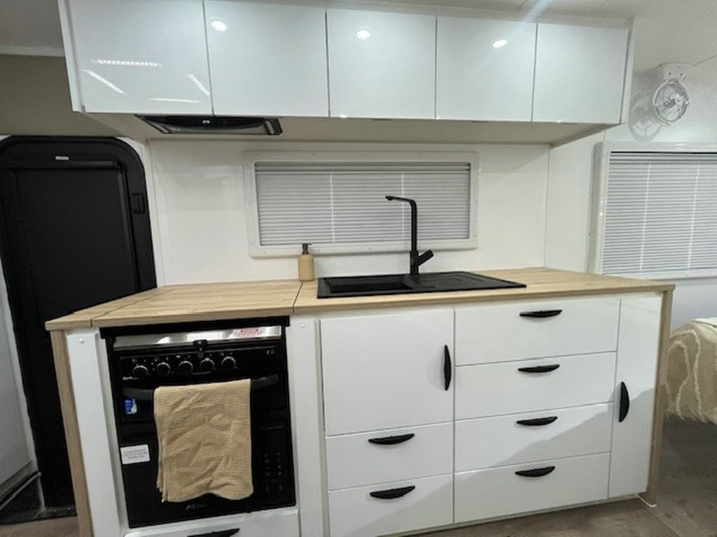 NEW 2026 SUPREME EXECUTIVE CARAVAN 2 AXLE