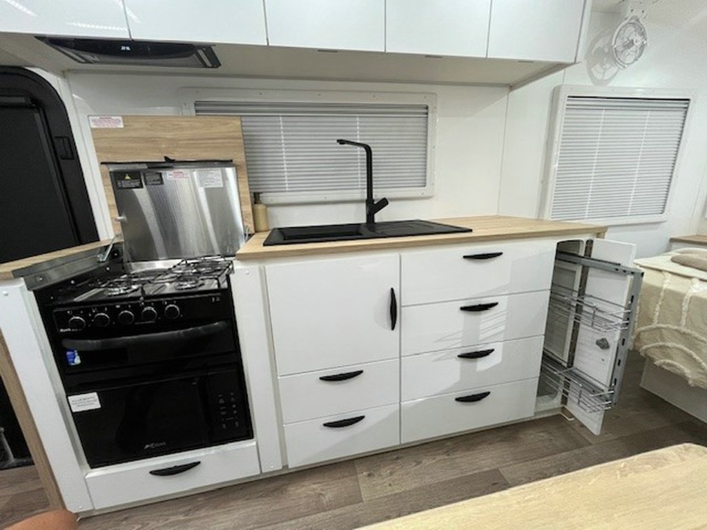 NEW 2026 SUPREME EXECUTIVE CARAVAN 2 AXLE