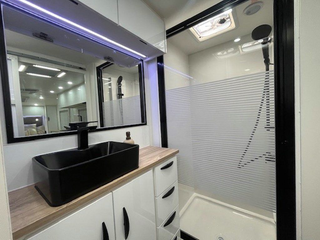 NEW 2026 SUPREME EXECUTIVE CARAVAN 2 AXLE