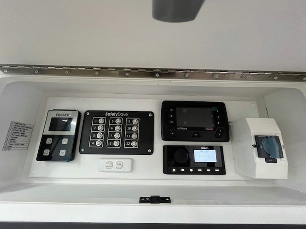 NEW 2026 SUPREME EXECUTIVE CARAVAN 2 AXLE