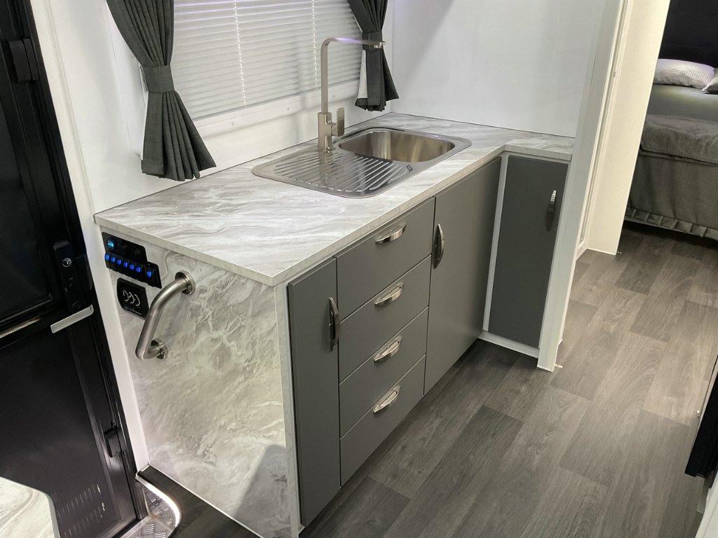 NEW 2025 SUPREME EXECUTIVE CARAVAN 2 AXLE