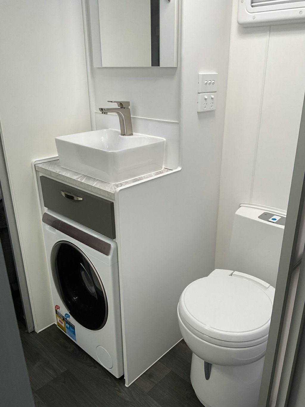 NEW 2025 SUPREME EXECUTIVE CARAVAN 2 AXLE