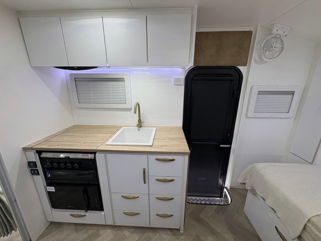 NEW 2026 LEADER CARAVANS GOLD LE CARAVAN 1 AXLE