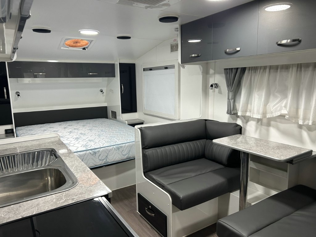 USED 2018 SUPREME TERRITORY CARAVAN 2 AXLE