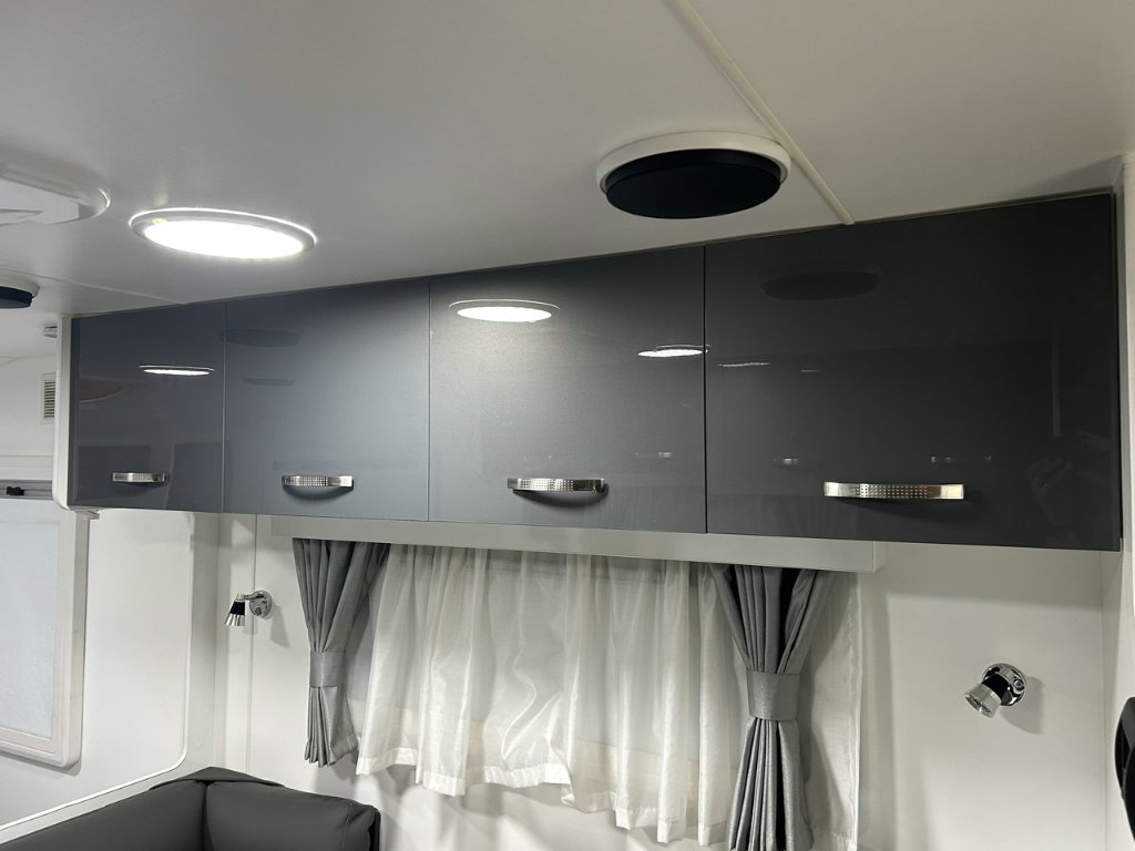 USED 2018 SUPREME TERRITORY CARAVAN 2 AXLE