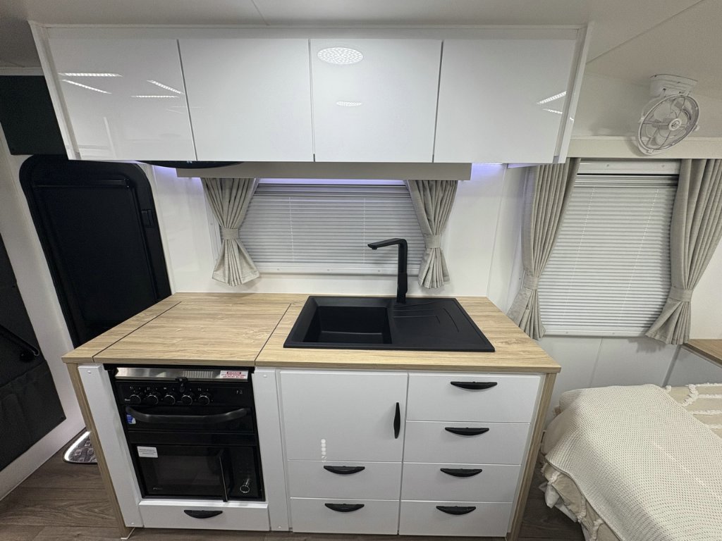 NEW 2026 SUPREME TERRITORY CARAVAN 1 AXLE