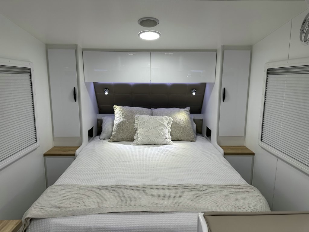 NEW 2026 SUPREME CLASSIC TOURER CARAVAN 2 AXLE