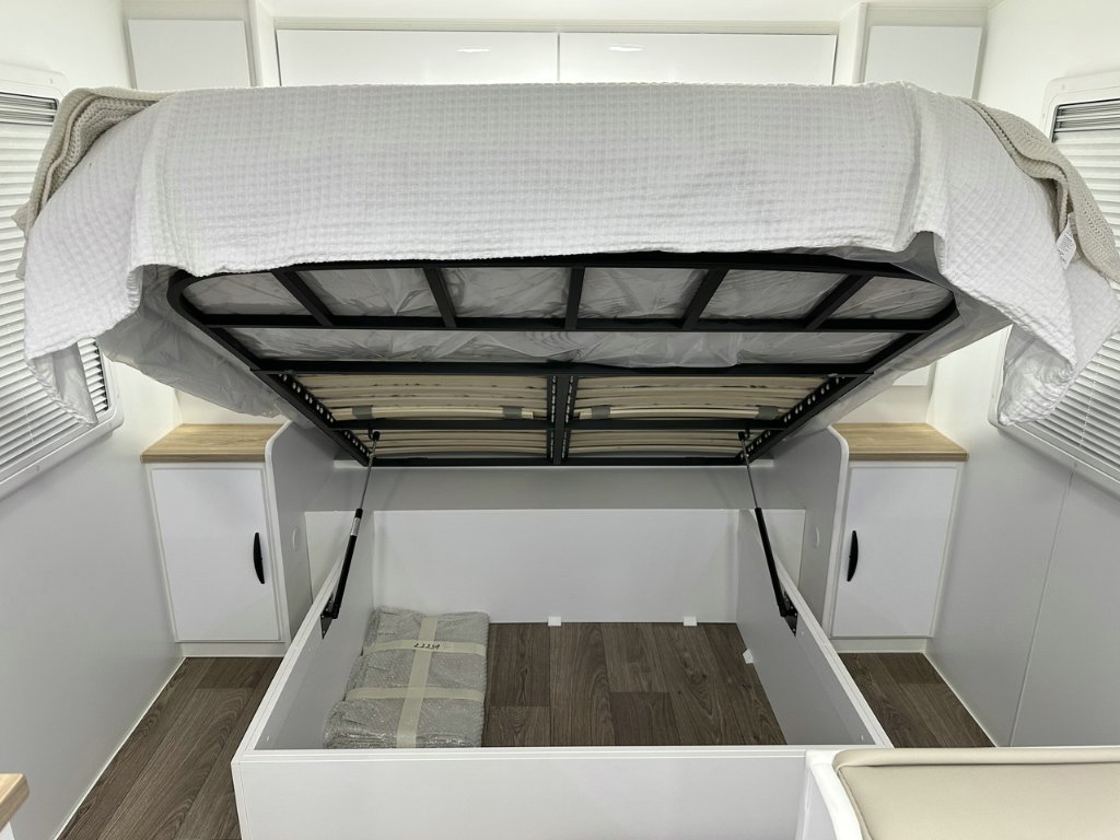 NEW 2026 SUPREME CLASSIC TOURER CARAVAN 2 AXLE