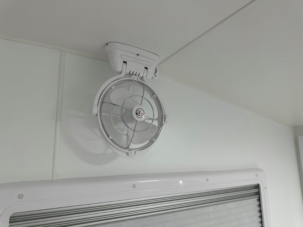 NEW 2026 SUPREME CLASSIC TOURER CARAVAN 2 AXLE