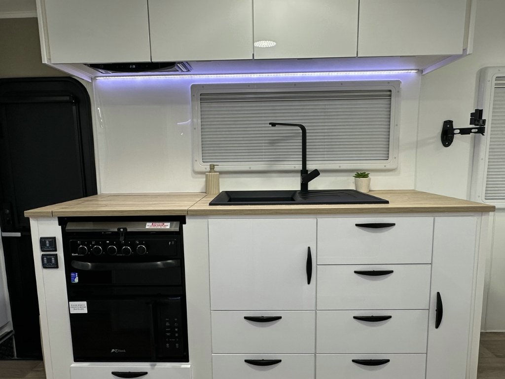 NEW 2026 SUPREME CLASSIC TOURER CARAVAN 2 AXLE