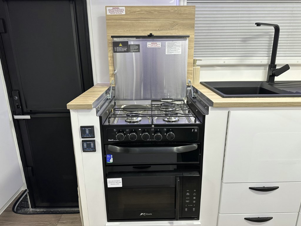 NEW 2026 SUPREME CLASSIC TOURER CARAVAN 2 AXLE