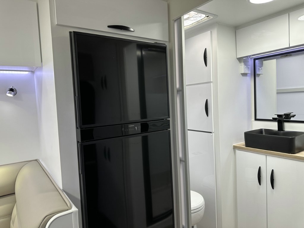 NEW 2026 SUPREME CLASSIC TOURER CARAVAN 2 AXLE