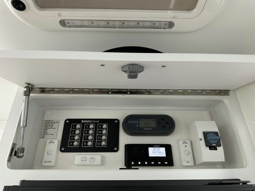 NEW 2026 SUPREME CLASSIC TOURER CARAVAN 2 AXLE