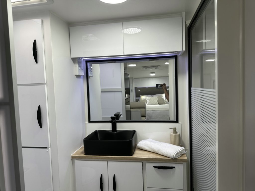 NEW 2026 SUPREME CLASSIC TOURER CARAVAN 2 AXLE