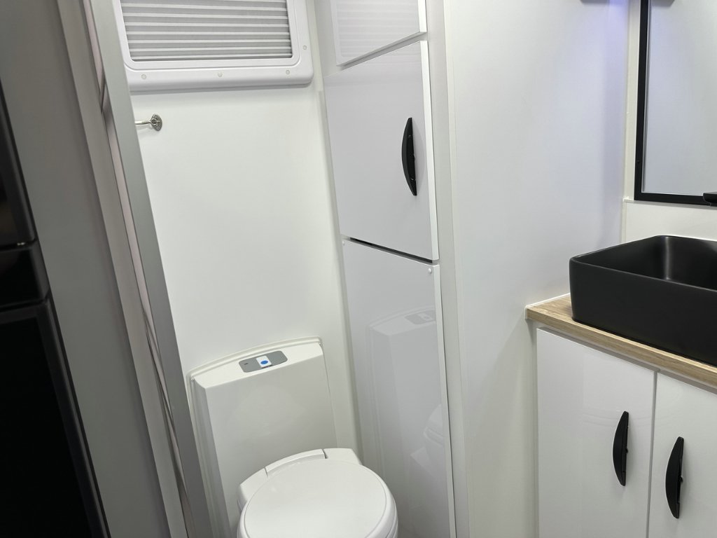 NEW 2026 SUPREME CLASSIC TOURER CARAVAN 2 AXLE