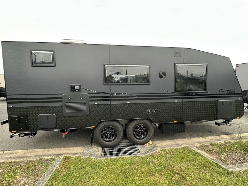 NEW 2026 SUPREME CLASSIC TOURER CARAVAN 2 AXLE